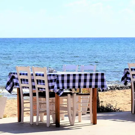 Spacious Santorini 2 Bedrooms Filos Private Jacuzzi Close To Amenities Βίλα Φηρά