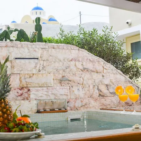 Spacious Santorini 2 Bedrooms Filos Private Jacuzzi Close To Amenities Φηρά