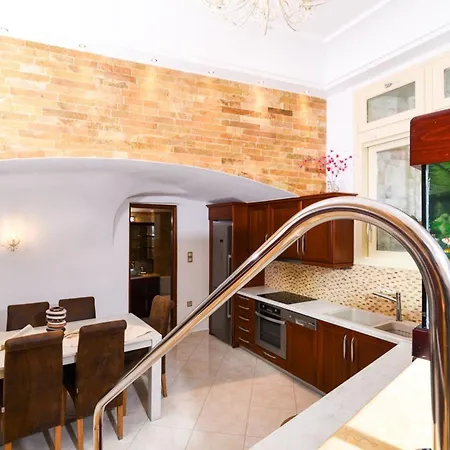Spacious Santorini 2 Bedrooms Filos Private Jacuzzi Close To Amenities * Φηρά